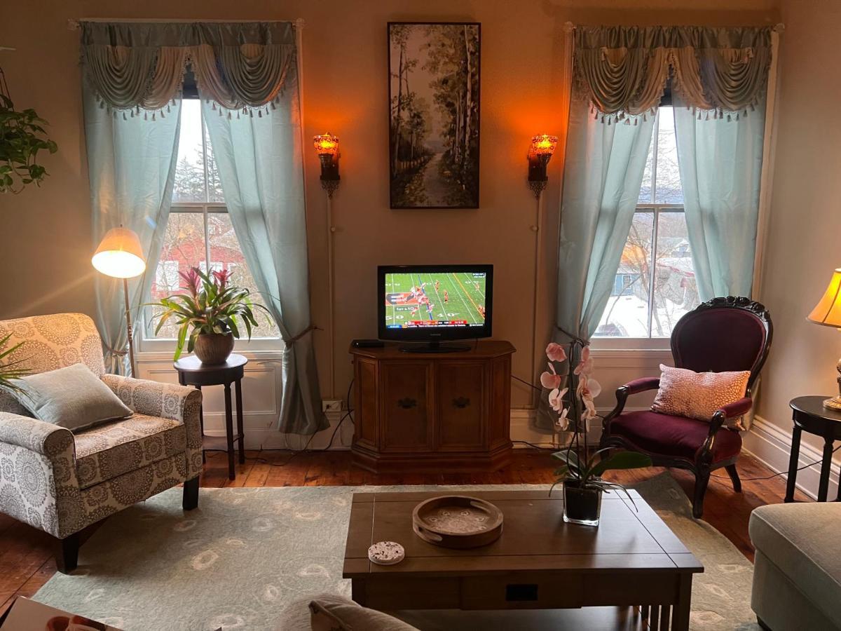 1 Bedroom Private Victorian Apt In Convenient City Location On 5 Acre, Sleeps 4 โพห์คิปซี ภายนอก รูปภาพ